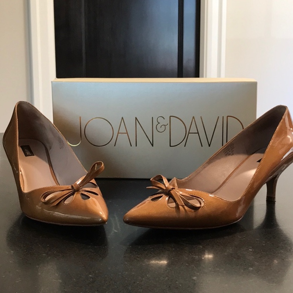 Joan & David Gardner Bow Kitten Heel